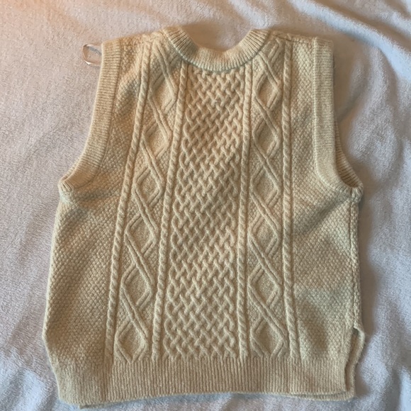 Cream sweater vest - Picture 2 of 2